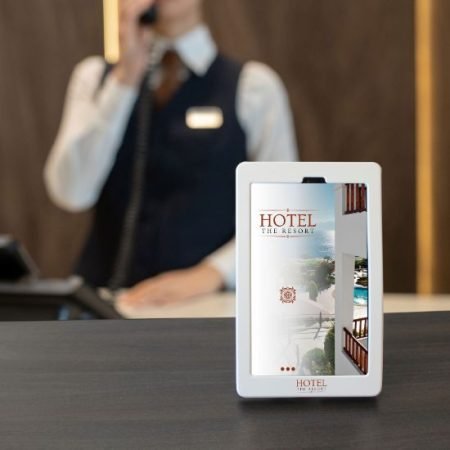 suporte-para-tablet-com-case-balcao-hotel.jpg